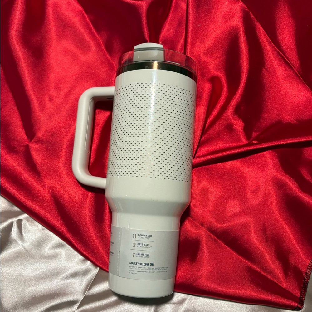 Stanley White Quencher H2.0 Tumbler 40 oz - Picture 5 of 12
